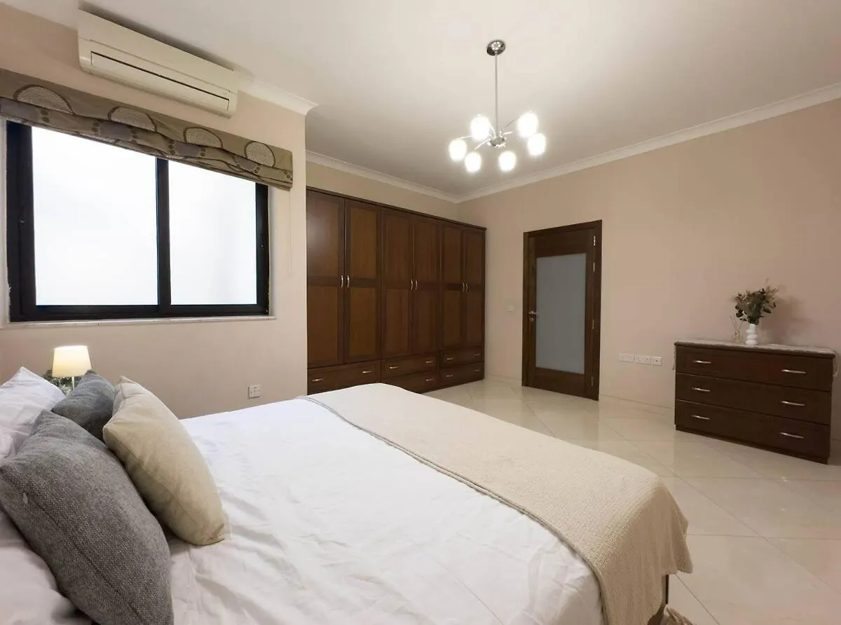 Valletta Views - 3 Bedrooms Sliema Malta
