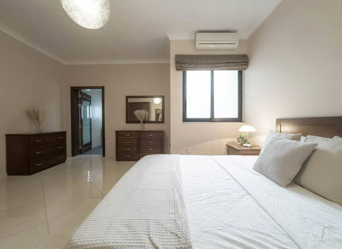 Valletta Views - 3 Bedrooms Sliema Apartment